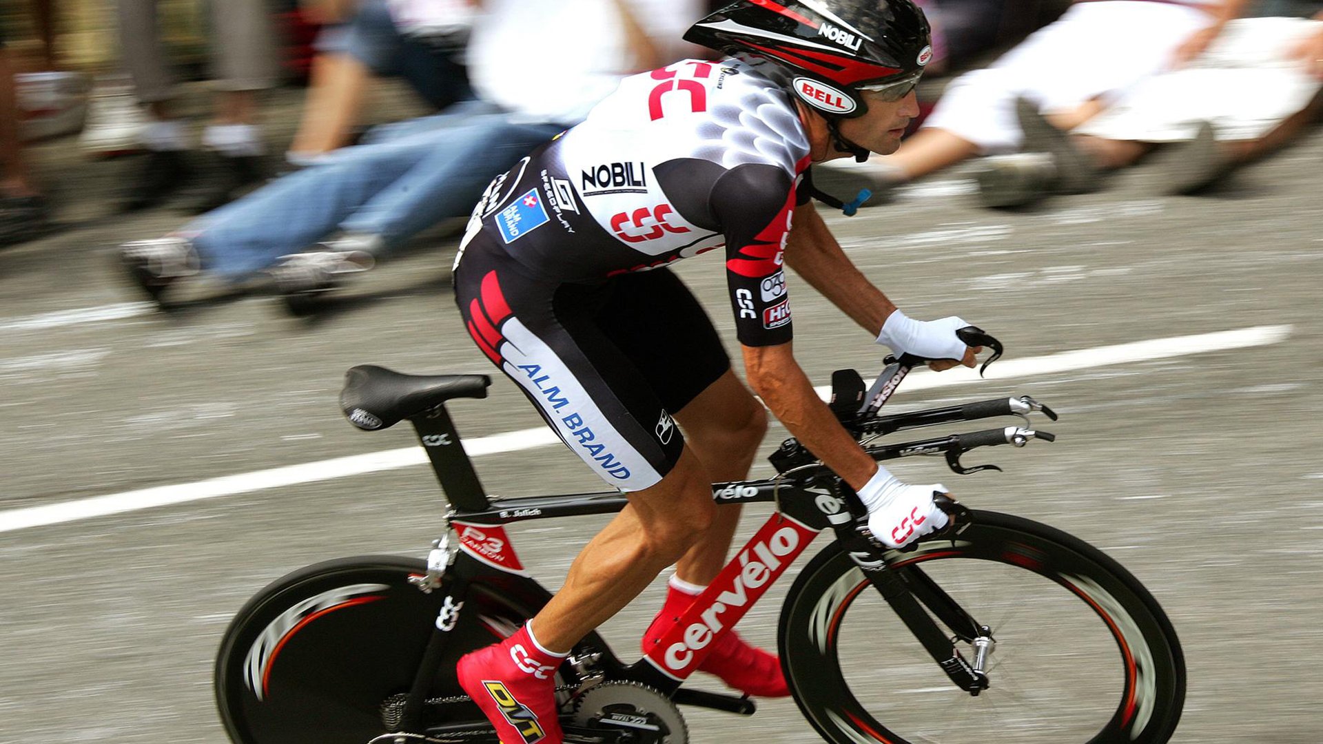 足球世界沸腾!墨西哥黑马逆袭巴萨,弗拉霍维奇天神下凡统治赛场