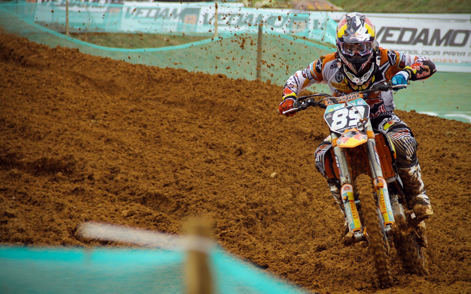 尼克斯编织防守绞索,米切尔化身季后赛导弹,当铁血防守遇见超级英雄